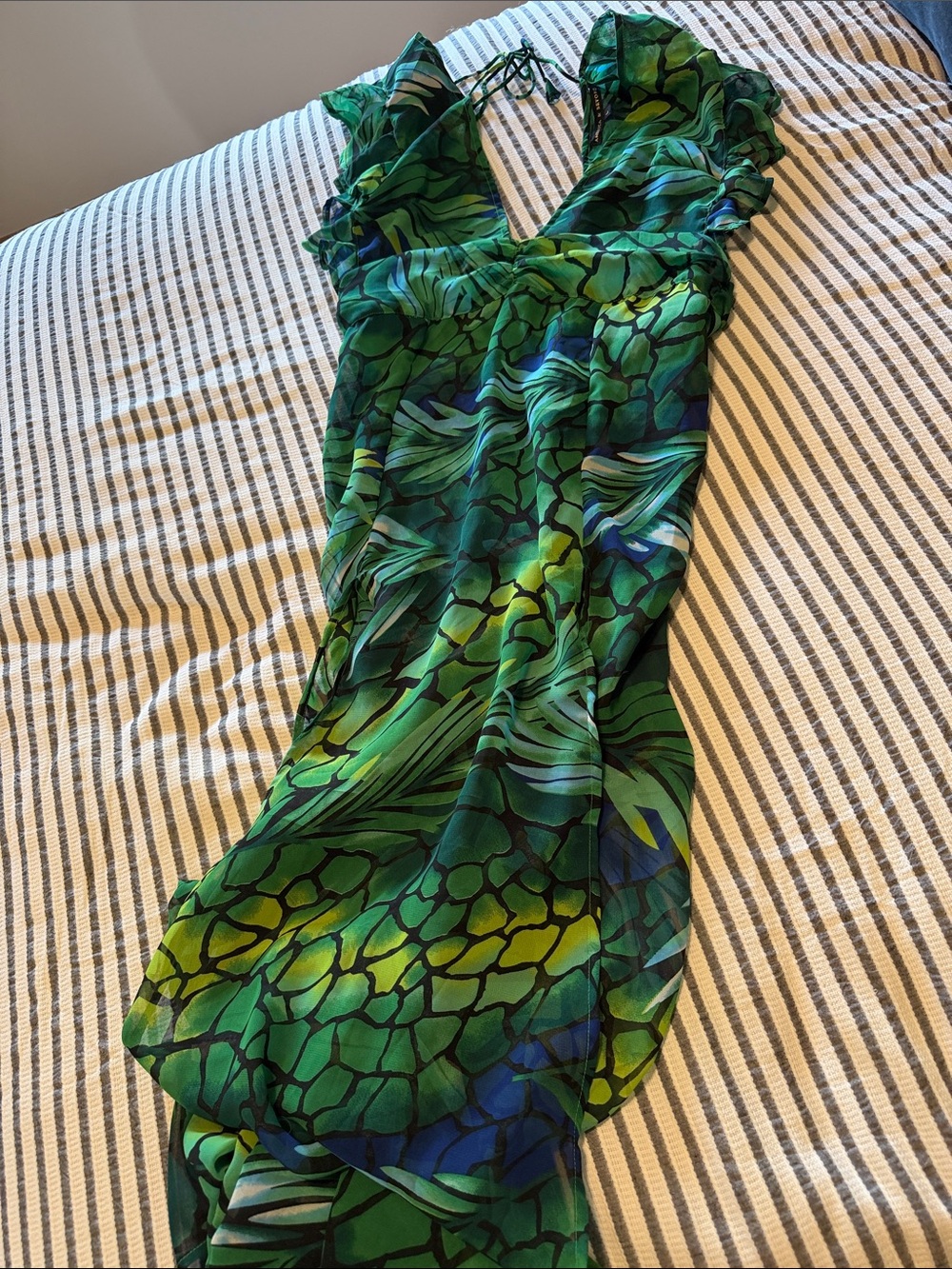 Elegant America & Beyond Summer Dress deep V neckline sz Lg